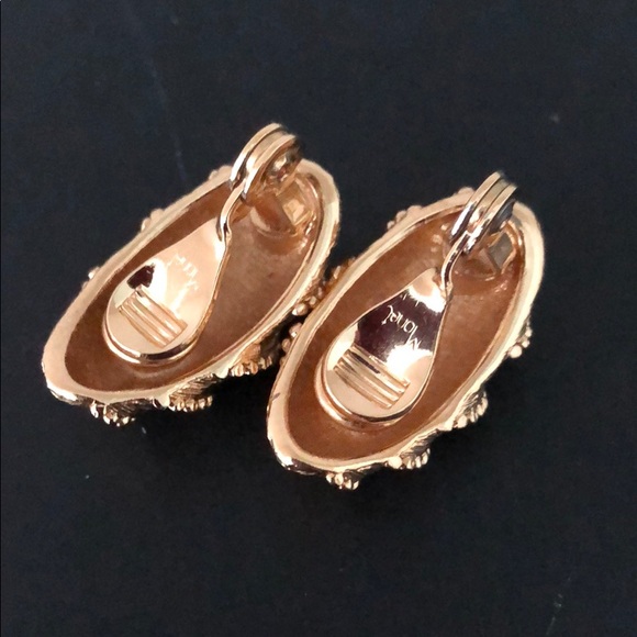 VINTAGE MONET TEARDROP NECKLACE & CLIP ON EARRINGS - Picture 12 of 14